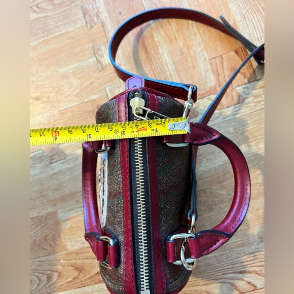 Immaculate ETRO LEATHER CROSSBODY BAG. “Etro Ski Club” hand-ticked patch.… - Picture 16 of 16